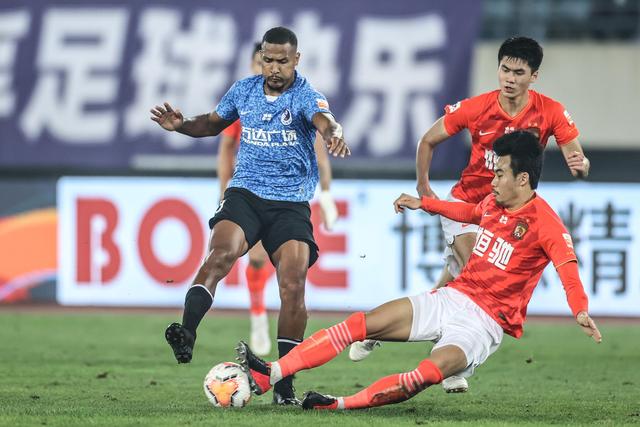 克拉克谈詹姆斯：76人是东部冠军热门之一 尼克斯&步行者也是
